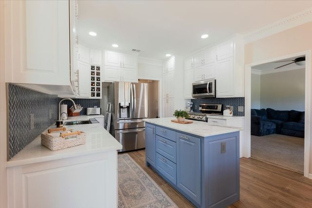 6105 Bontura Court, Granbury, TX 76049