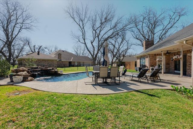 6105 Bontura Court, Granbury, TX 76049