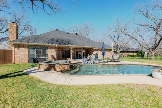 6105 Bontura Court, Granbury, TX 76049