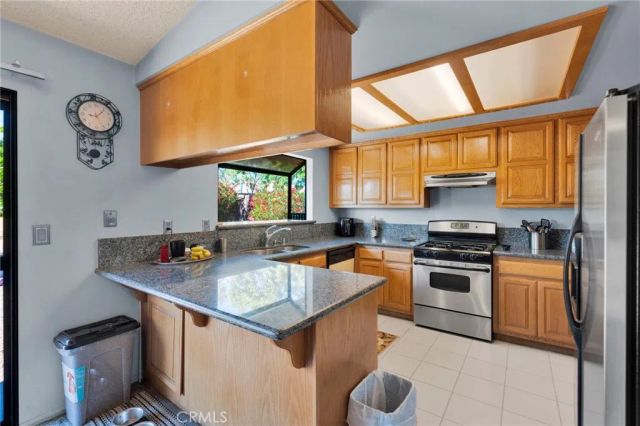 13423 Palm, Hesperia, CA 92344
