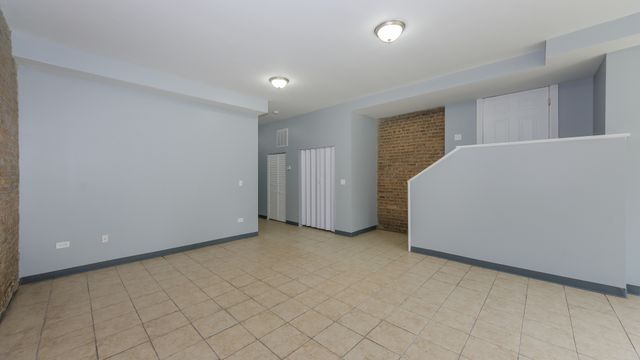 6901 S Paxton Avenue G, Chicago, IL 60649