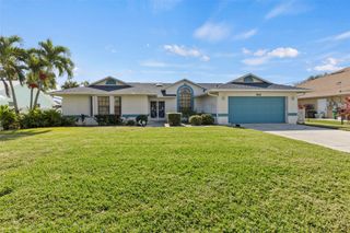 522 SE Majestic Ter, Port St Lucie, FL 34983