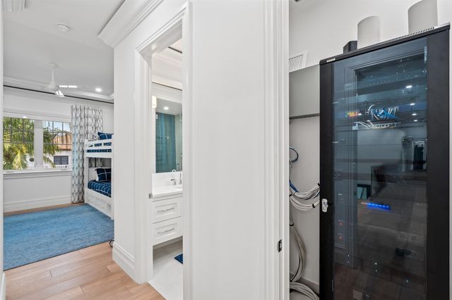 400 Coral Way, Fort Lauderdale, FL 33301