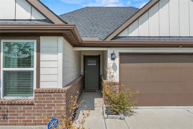 5010 Pine Haven Lane, Fresno, TX 77545