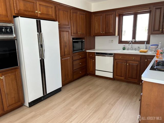 5 Downing Drive, East Brunswick, NJ 08816