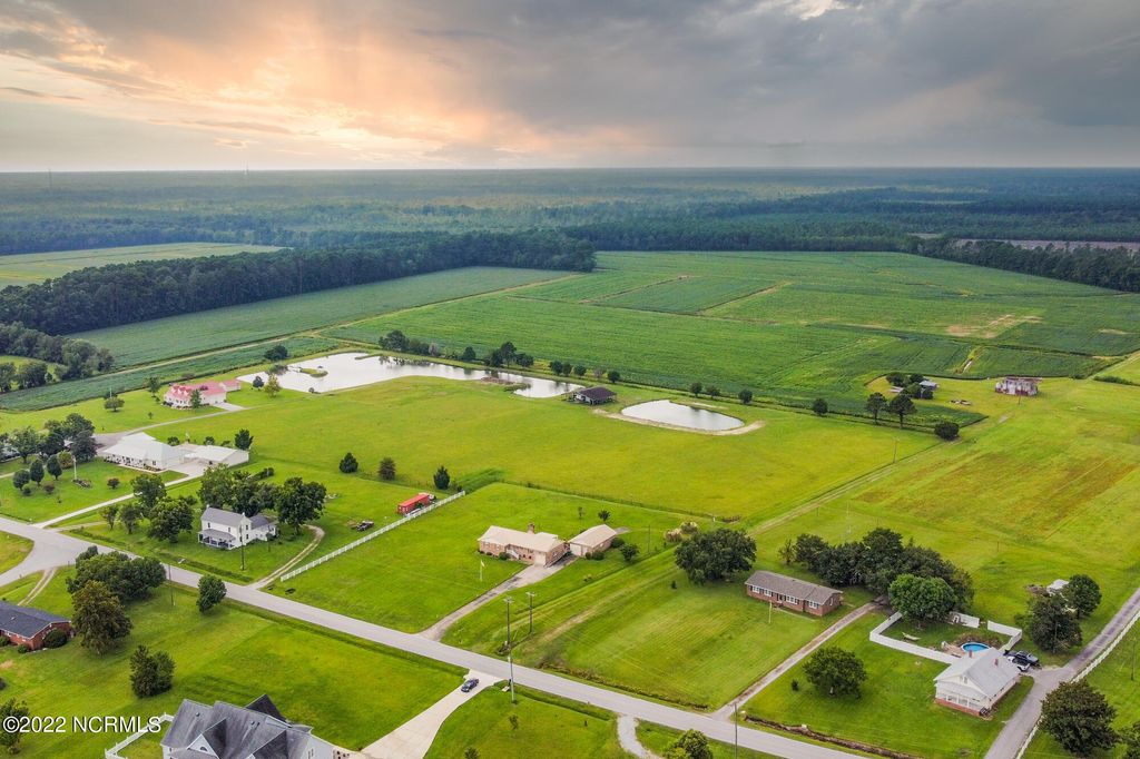 Image 6 of property listing at N/A Parkertown Road, Hubert, NC 28539