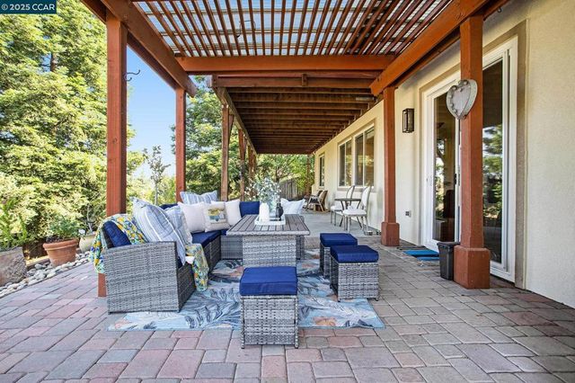 4001 Browning Dr, Concord, CA 94518