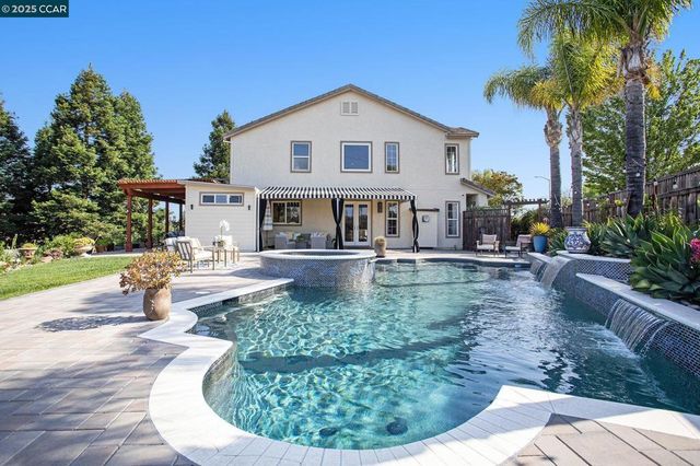 4001 Browning Dr, Concord, CA 94518
