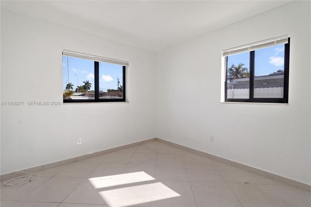 5420 NW 182nd St, Miami Gardens, FL 33055