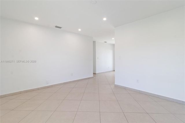 5420 NW 182nd St, Miami Gardens, FL 33055