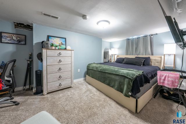 608 S Highland Ave Avenue, Sioux Falls, SD 57103