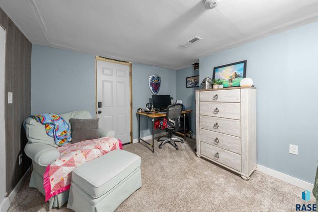 608 S Highland Ave Avenue, Sioux Falls, SD 57103