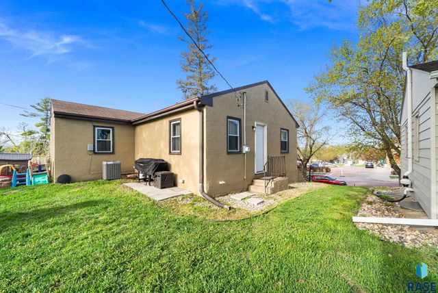 608 S Highland Ave Avenue, Sioux Falls, SD 57103