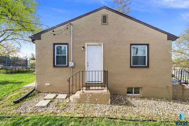608 S Highland Ave Avenue, Sioux Falls, SD 57103