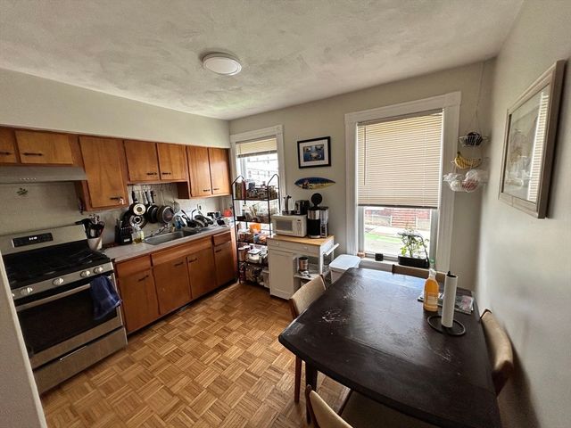 328 Beacon St 2F, Somerville, MA 02143