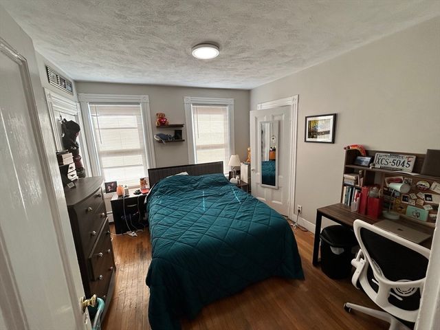 328 Beacon St 2F, Somerville, MA 02143