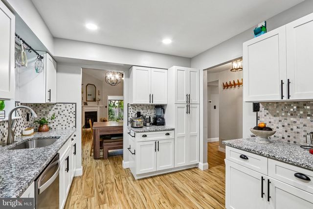 5 E OLEANDER DR, Mount Laurel, NJ 08054