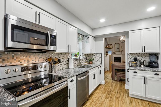 5 E OLEANDER DR, Mount Laurel, NJ 08054