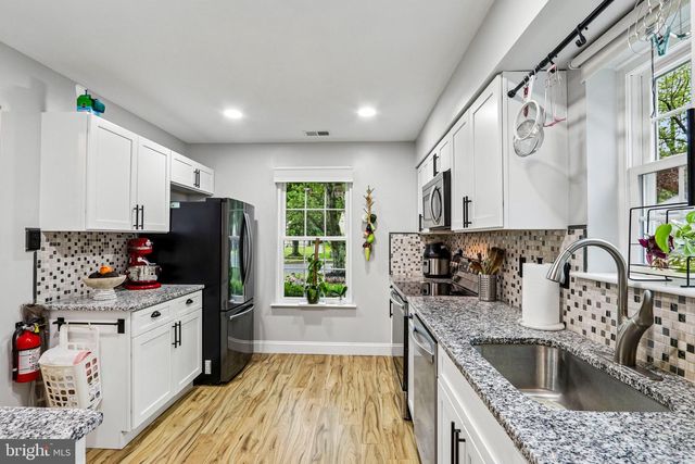 5 E OLEANDER DR, Mount Laurel, NJ 08054