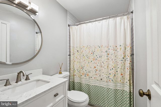 5 E OLEANDER DR, Mount Laurel, NJ 08054