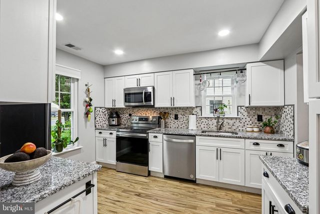 5 E OLEANDER DR, Mount Laurel, NJ 08054