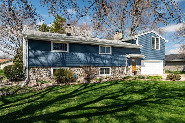 1452 N Lapham STREET, Oconomowoc, WI 53066