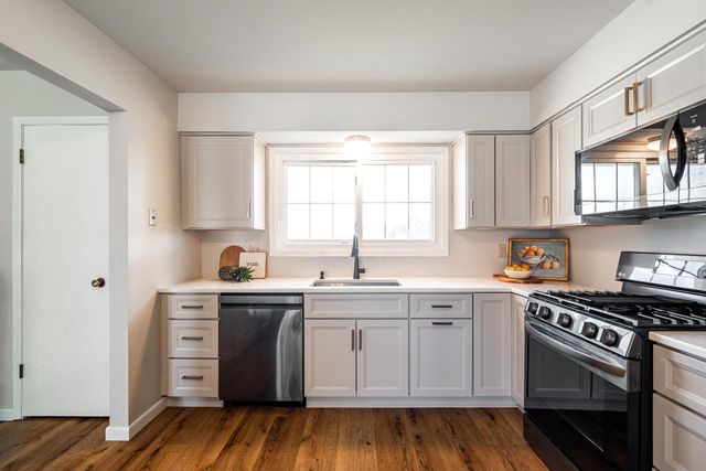 1452 N Lapham STREET, Oconomowoc, WI 53066