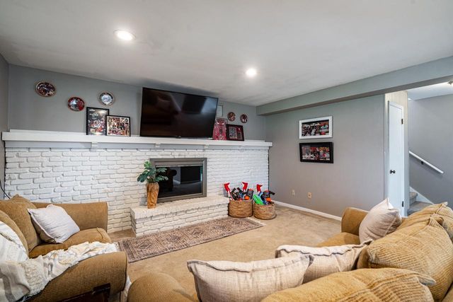 1452 N Lapham STREET, Oconomowoc, WI 53066