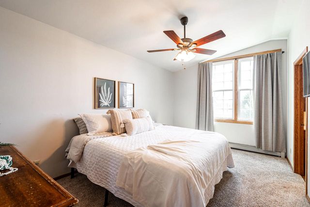 1452 N Lapham STREET, Oconomowoc, WI 53066