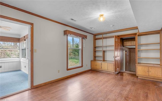 17 Cale CIR, Newport News, VA 23606