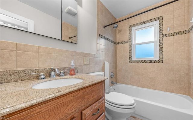 17 Cale CIR, Newport News, VA 23606