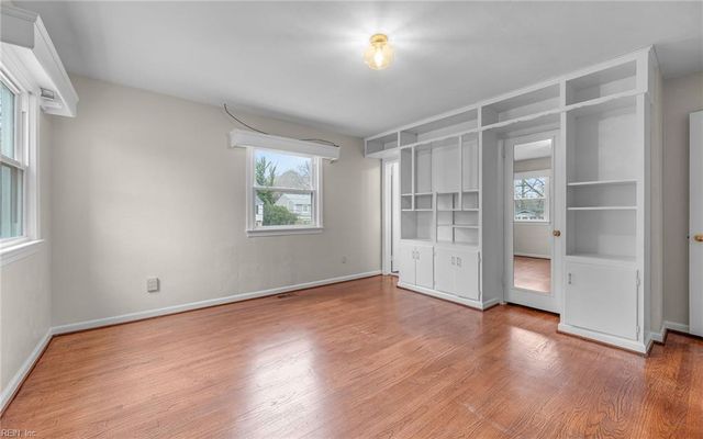 17 Cale CIR, Newport News, VA 23606