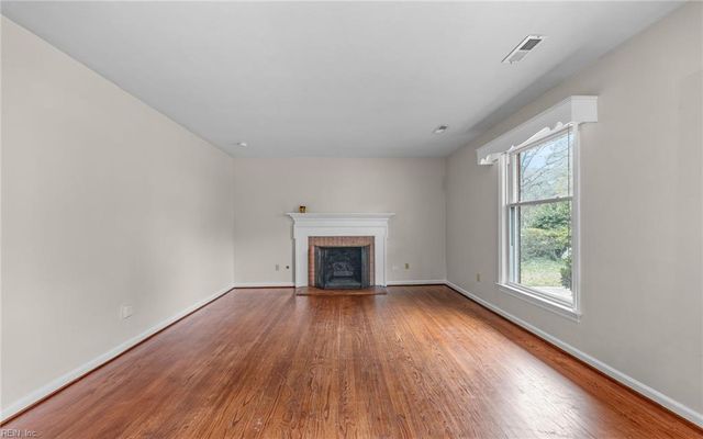 17 Cale CIR, Newport News, VA 23606