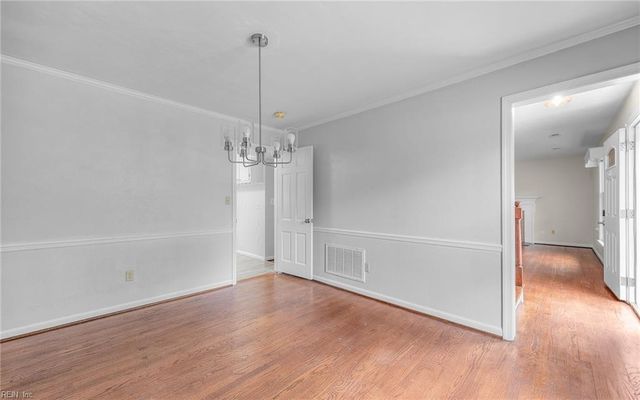 17 Cale CIR, Newport News, VA 23606