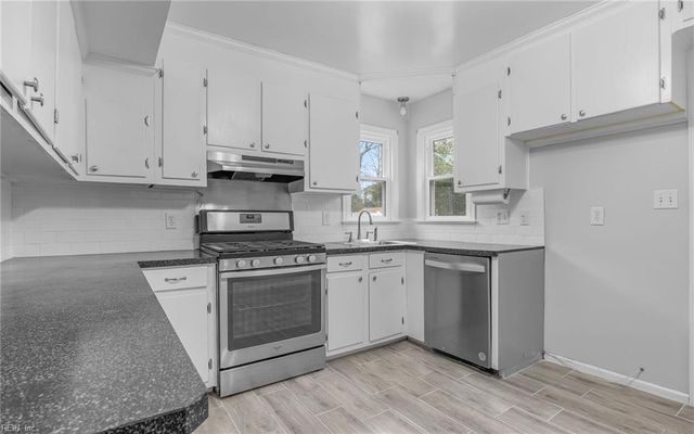 17 Cale CIR, Newport News, VA 23606