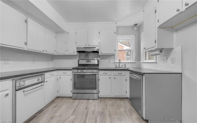 17 Cale CIR, Newport News, VA 23606