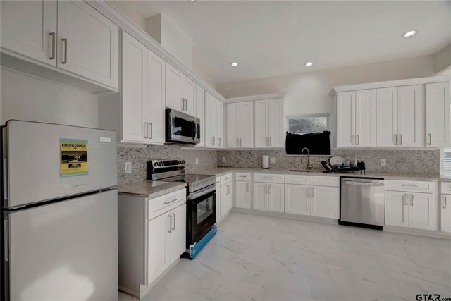 345 EDGEWATER DRIVE, Livingston, TX 77351