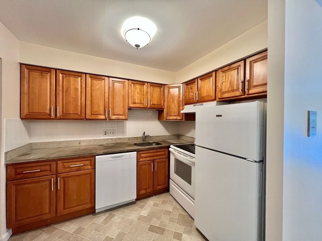 33 Paul Street 33-14, Newton, MA 02459