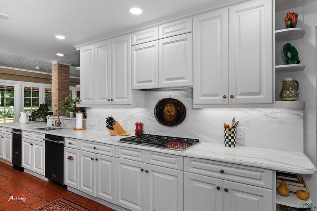708 Richardson Lane, Henderson, TX 75654