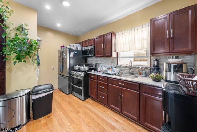 1058 Fanny St, Elizabeth City, NJ 07201