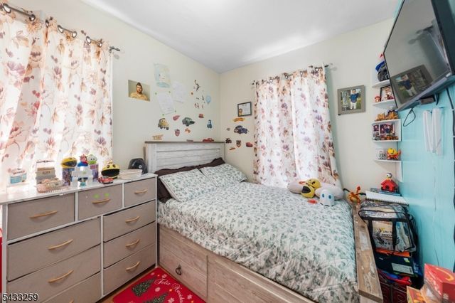 1058 Fanny St, Elizabeth City, NJ 07201