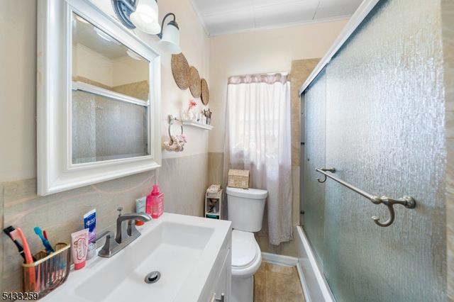 1058 Fanny St, Elizabeth City, NJ 07201
