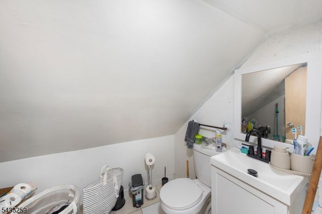 1058 Fanny St, Elizabeth City, NJ 07201