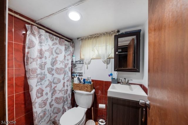 1058 Fanny St, Elizabeth City, NJ 07201