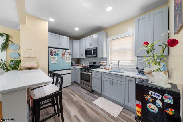 1058 Fanny St, Elizabeth City, NJ 07201