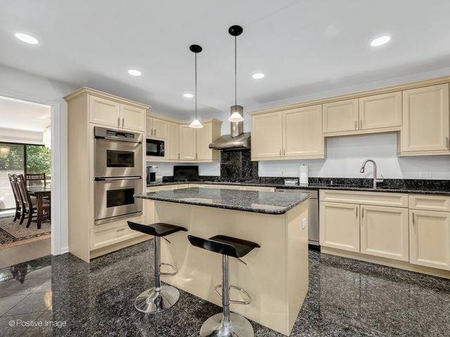 1409 Burr Oak Road 112A, Hinsdale, IL 60521