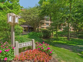 1409 Burr Oak Road 112A, Hinsdale, IL 60521