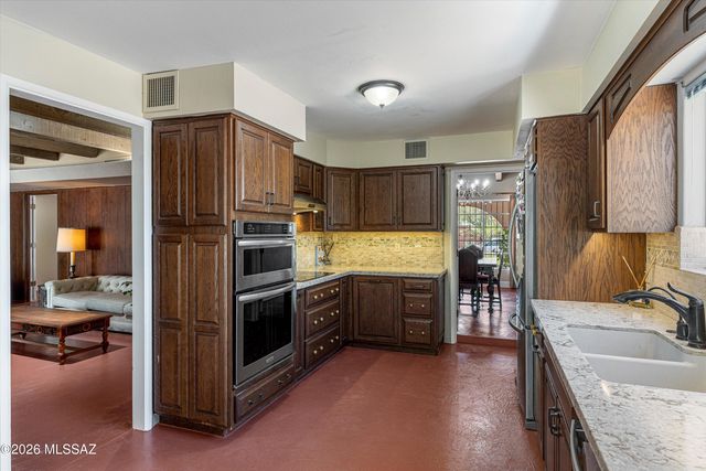 932 W San Martin Drive, Tucson, AZ 85704