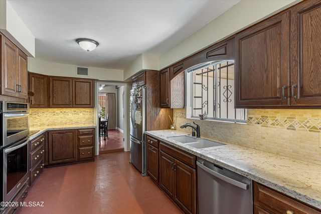 932 W San Martin Drive, Tucson, AZ 85704