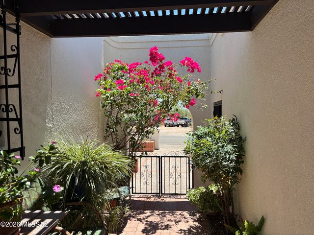932 W San Martin Drive, Tucson, AZ 85704